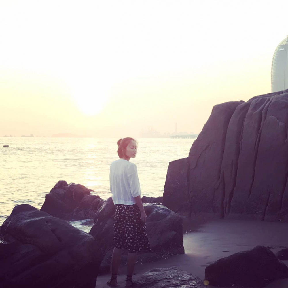 XIAOJUAN HUANG 黄晓娟